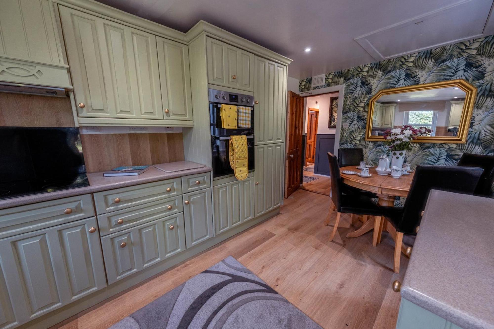 Large Country House With Garden, Outdoor Spa Area & Games Room With Hot Tub And Fire Pit Wigtown Luaran gambar